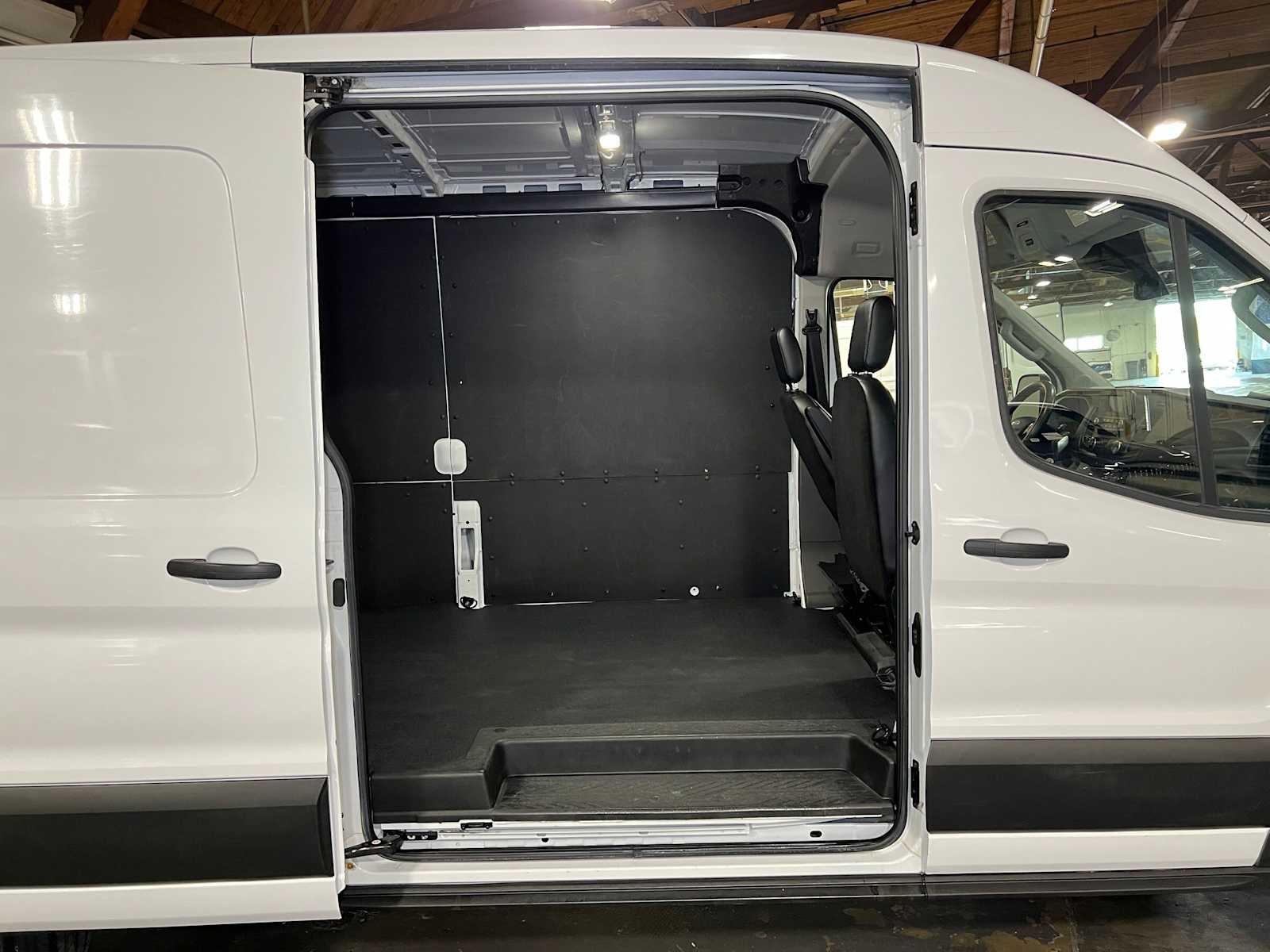 2023 Ford Transit T-250 130" Med Rf 9070 GVWR AWD