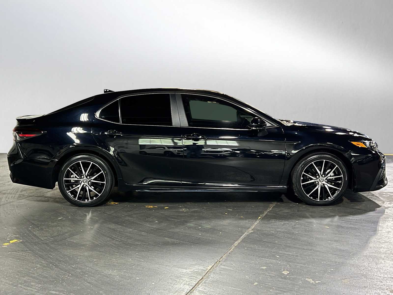 2024 Toyota Camry Hybrid SE