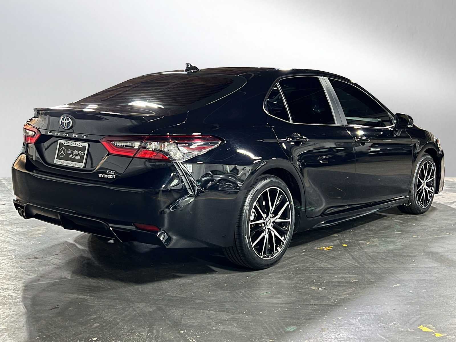 2024 Toyota Camry Hybrid SE