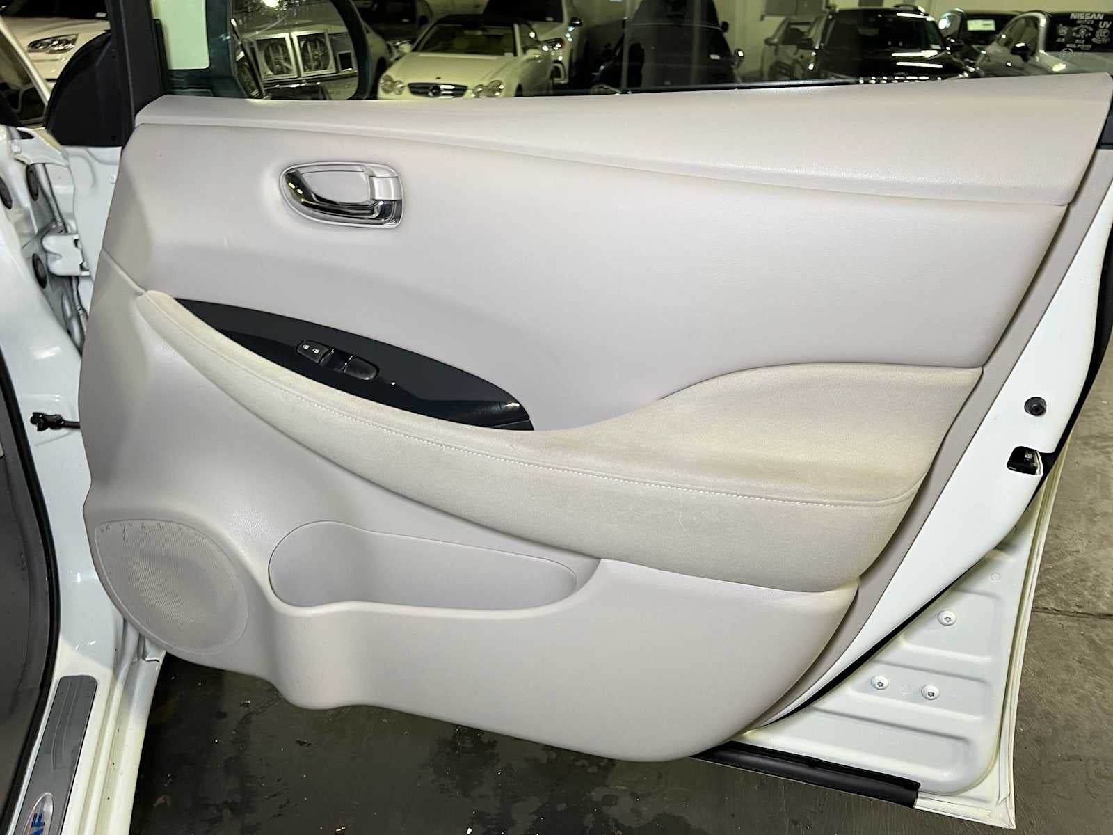2011 Nissan LEAF SL-e