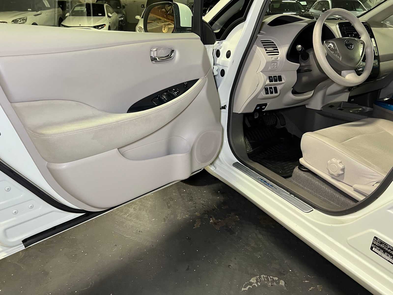 2011 Nissan LEAF SL-e