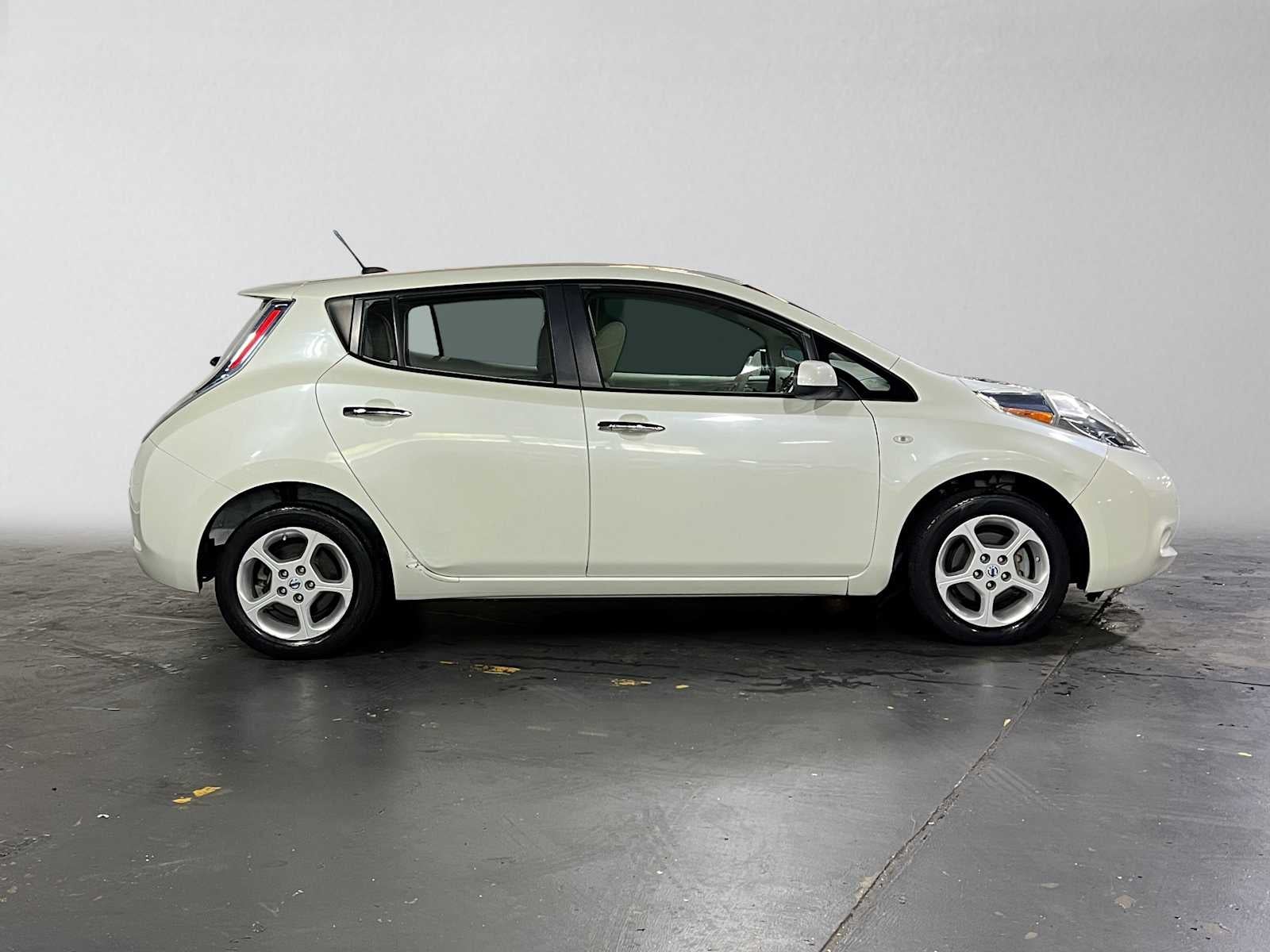 2011 Nissan LEAF SL-e