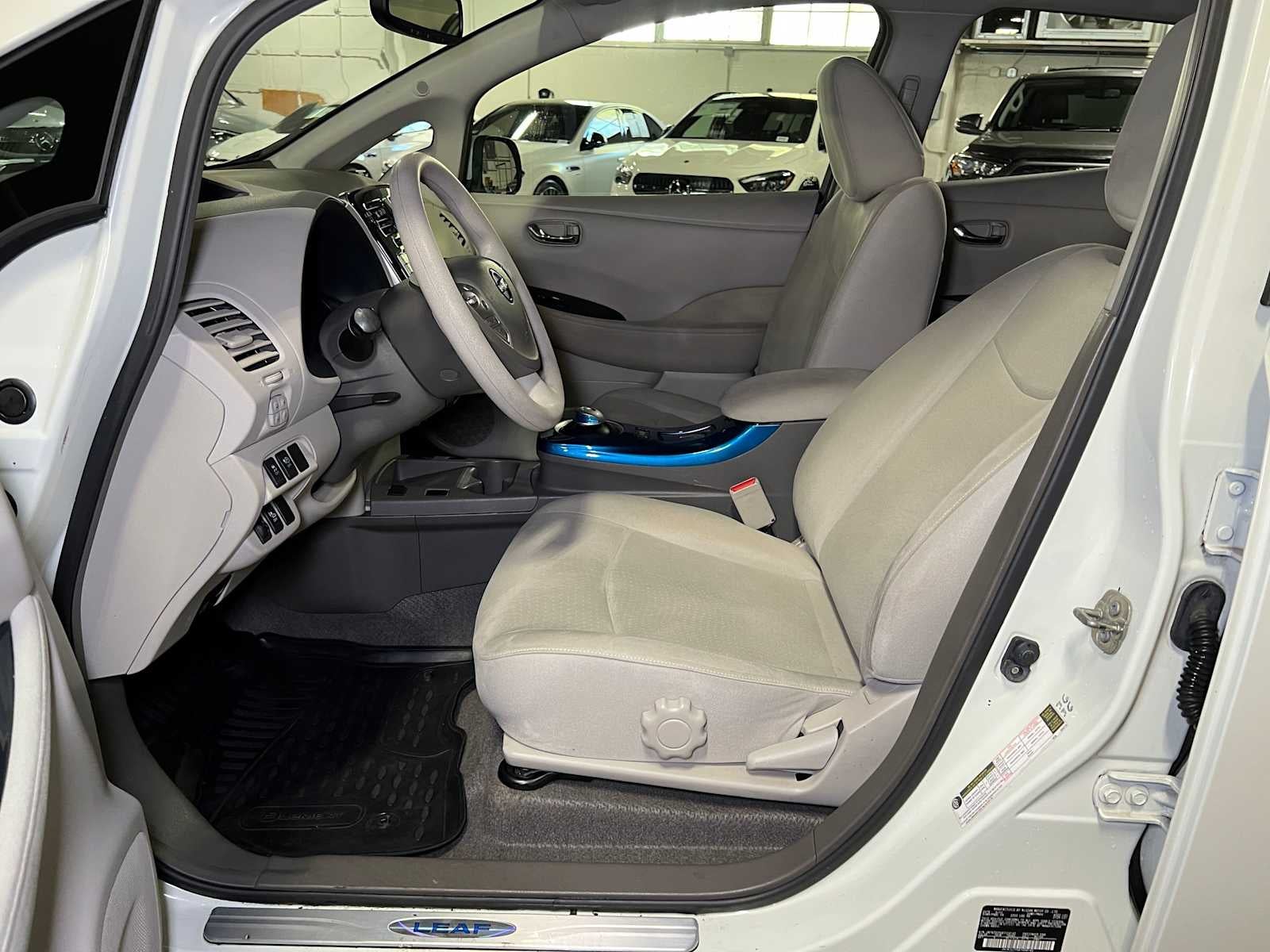 2011 Nissan LEAF SL-e