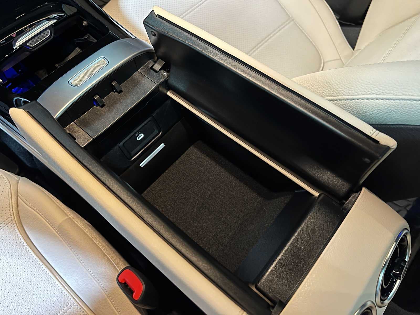 2026 Mercedes-Benz C 300 4MATIC® Sedan