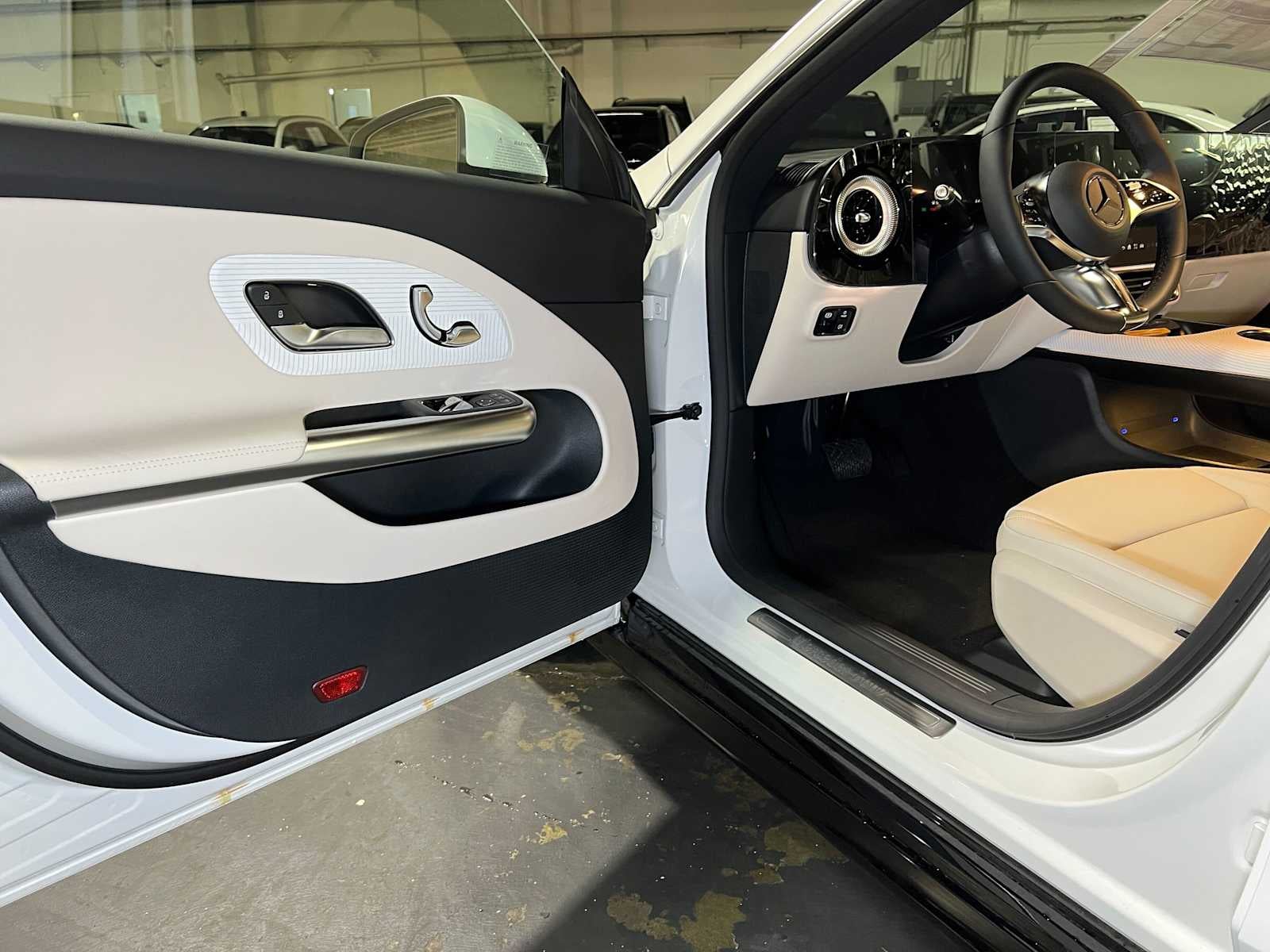 2027 Mercedes-Benz CLA 220 Hybrid FWD