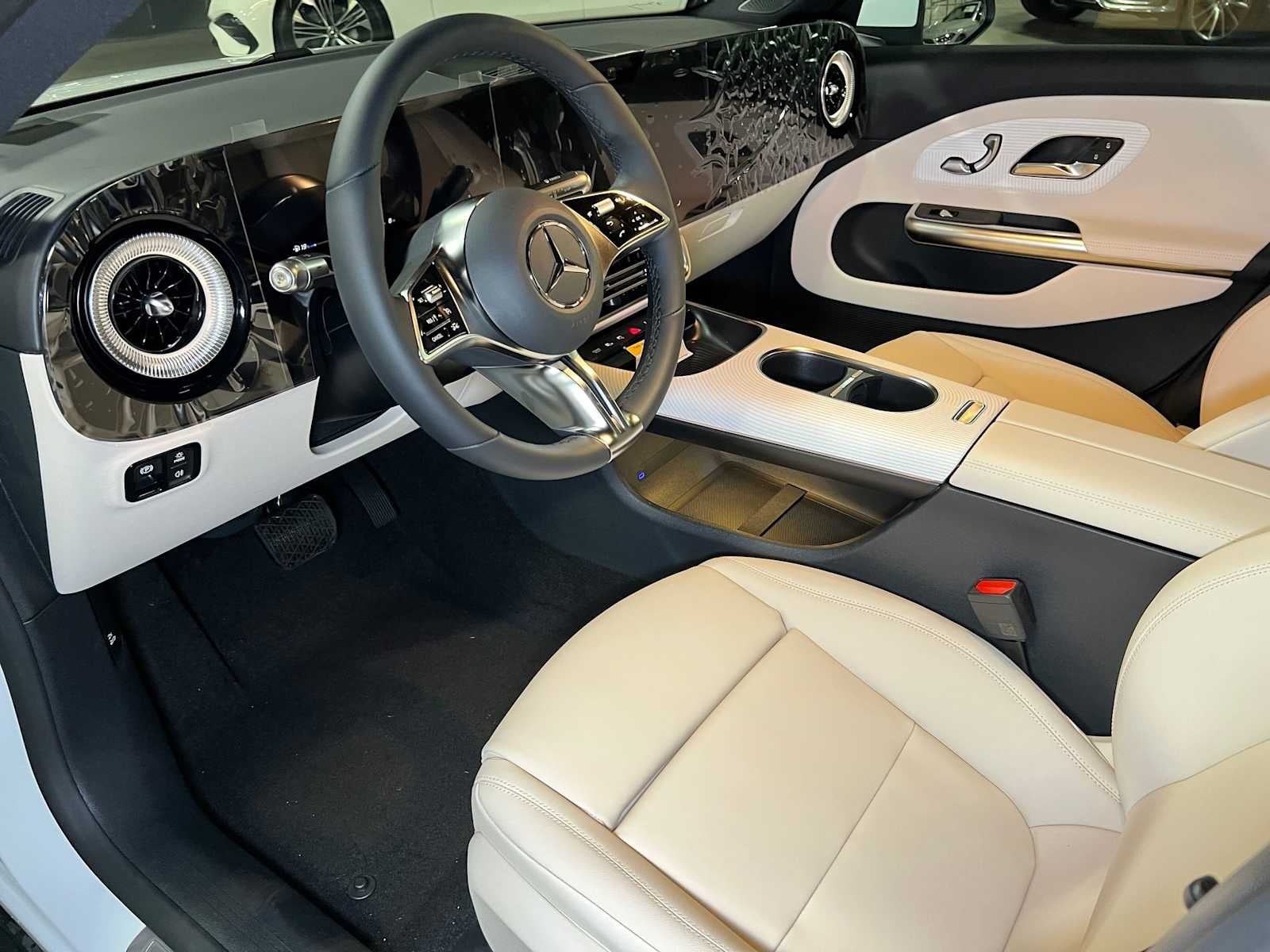 2027 Mercedes-Benz CLA 220 Hybrid FWD