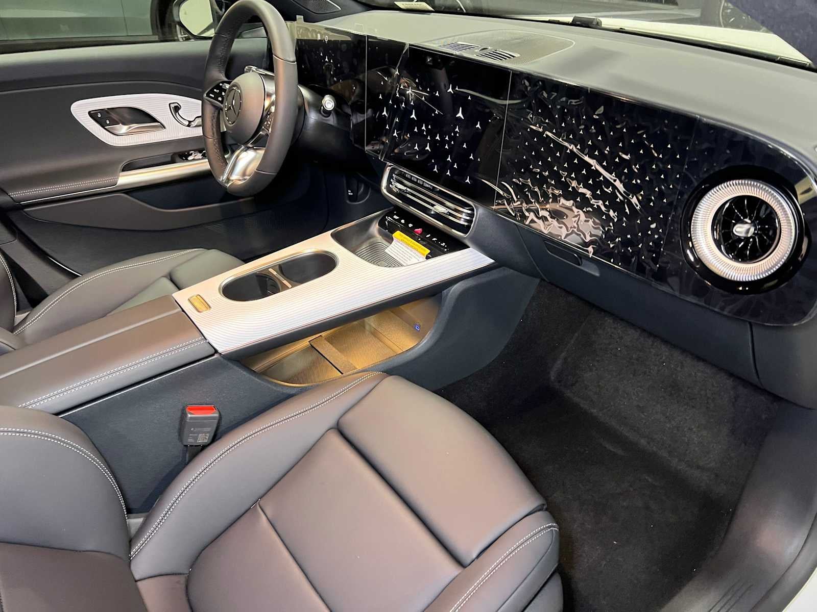 2027 Mercedes-Benz CLA 220 Hybrid FWD