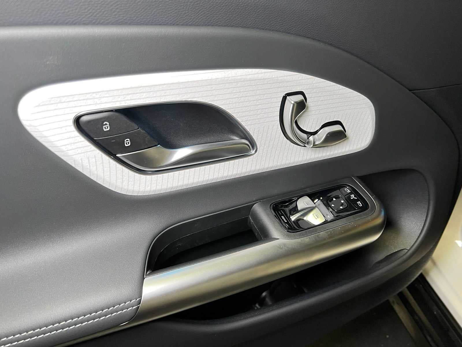 2027 Mercedes-Benz CLA 220 Hybrid FWD