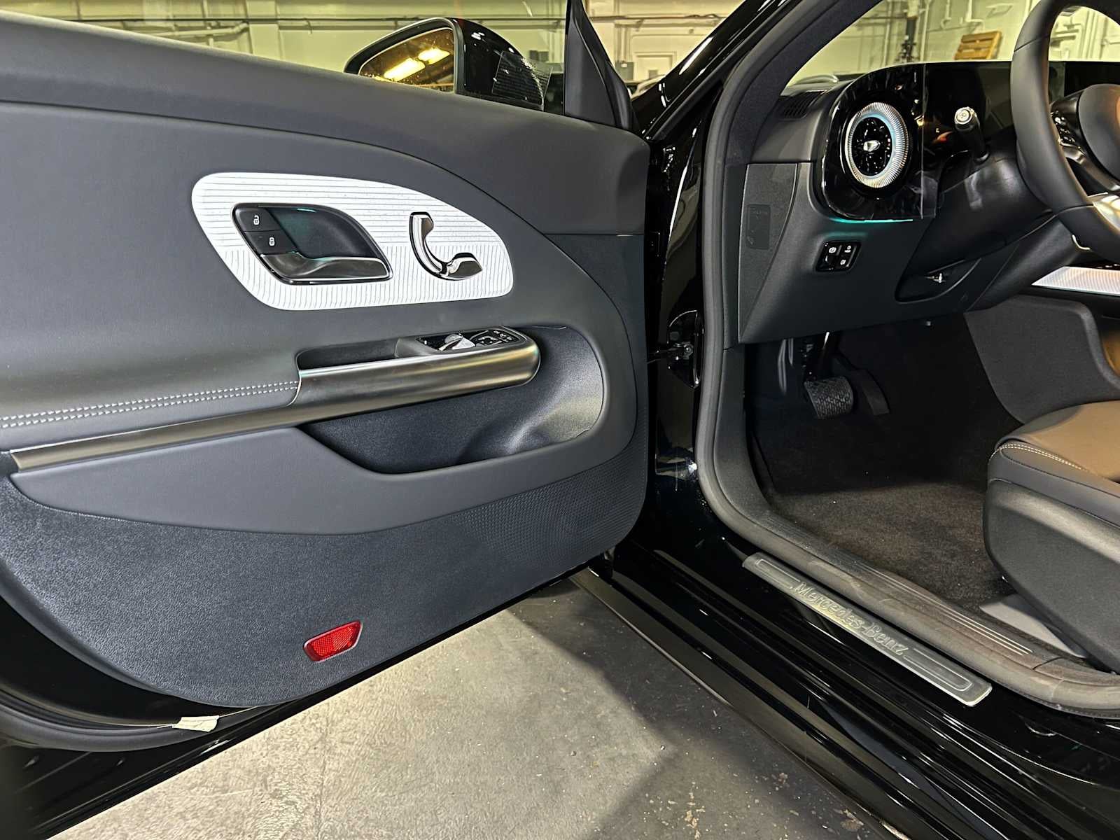 2027 Mercedes-Benz CLA 220 Hybrid FWD