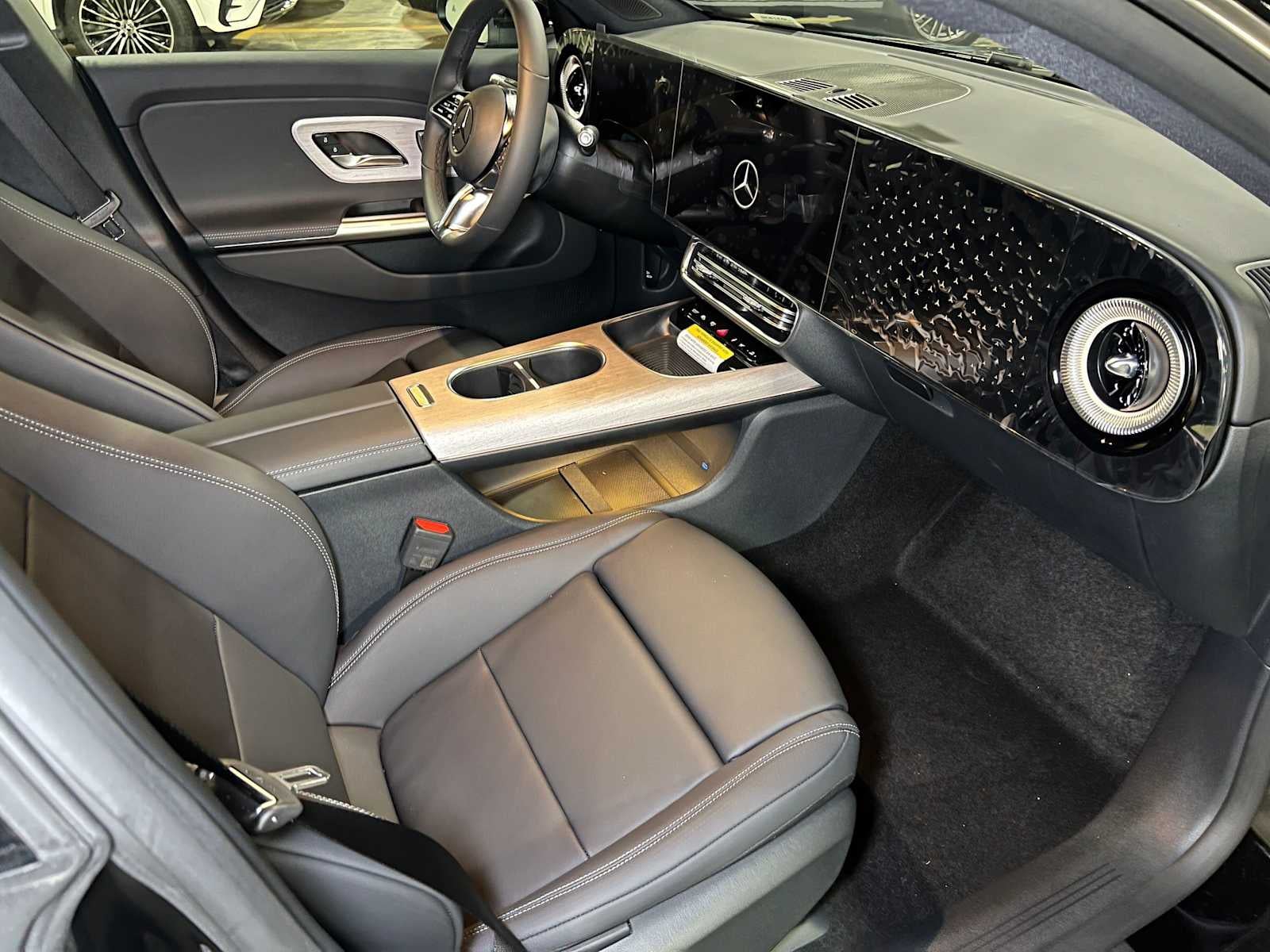 2027 Mercedes-Benz CLA 220 Hybrid FWD