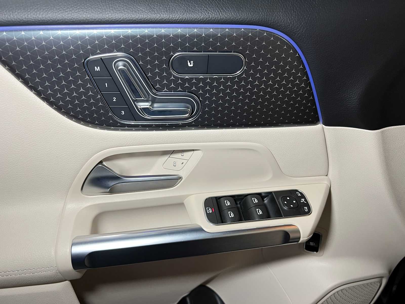 2025 Mercedes-Benz GLB 250 4MATIC® SUV