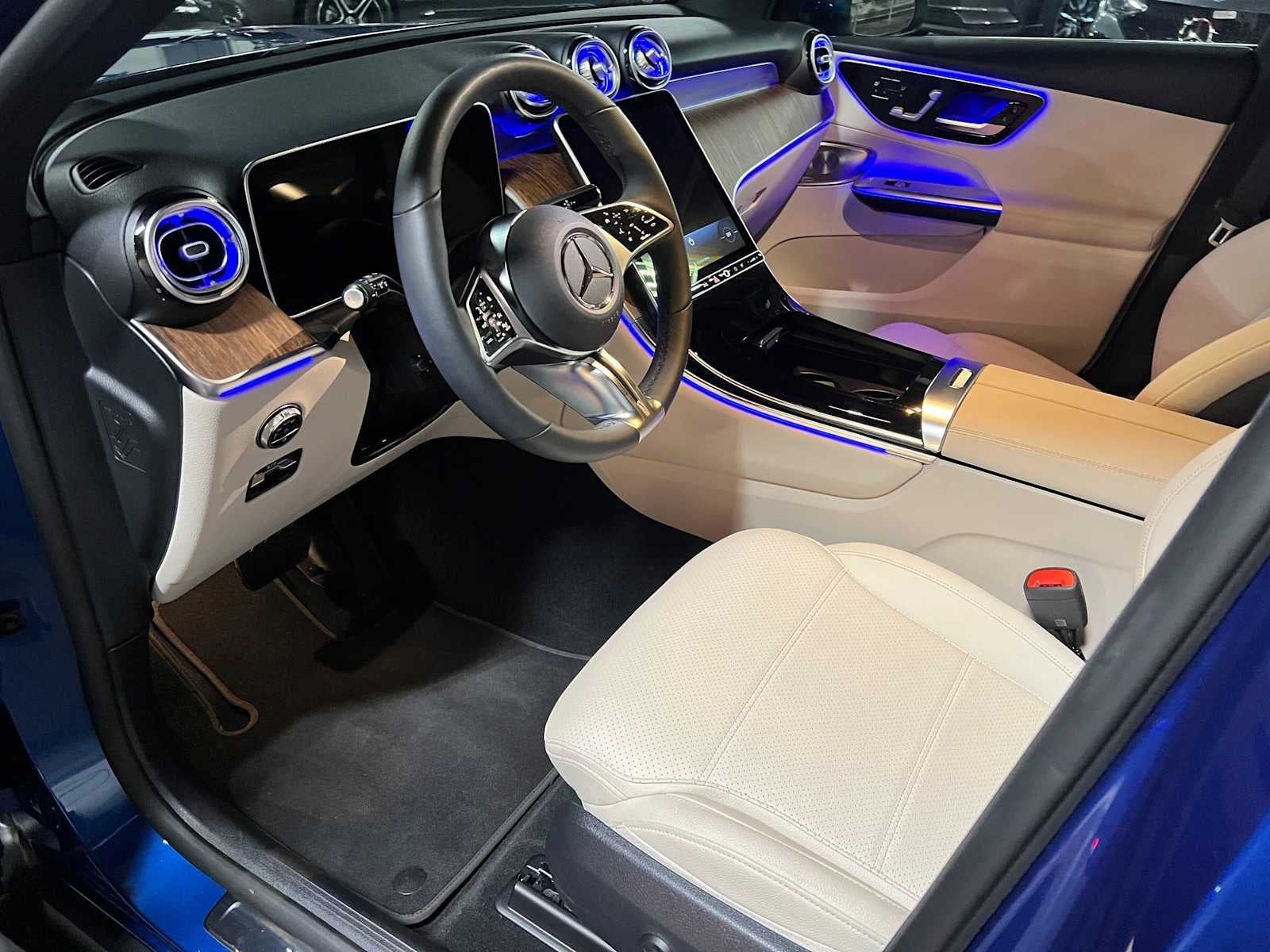 2025 Mercedes-Benz GLC 300 SUV