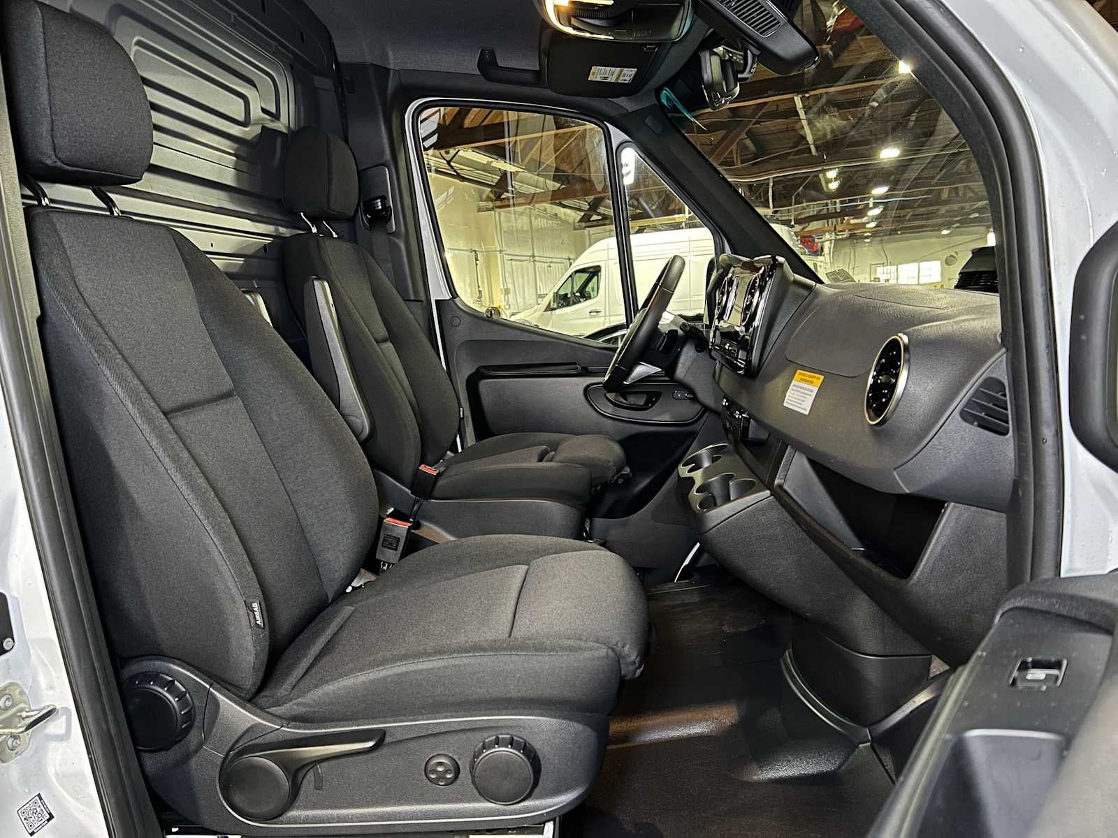 2025 Mercedes-Benz Sprinter 2500 Standard Roof I4 Diesel HO 144" RWD