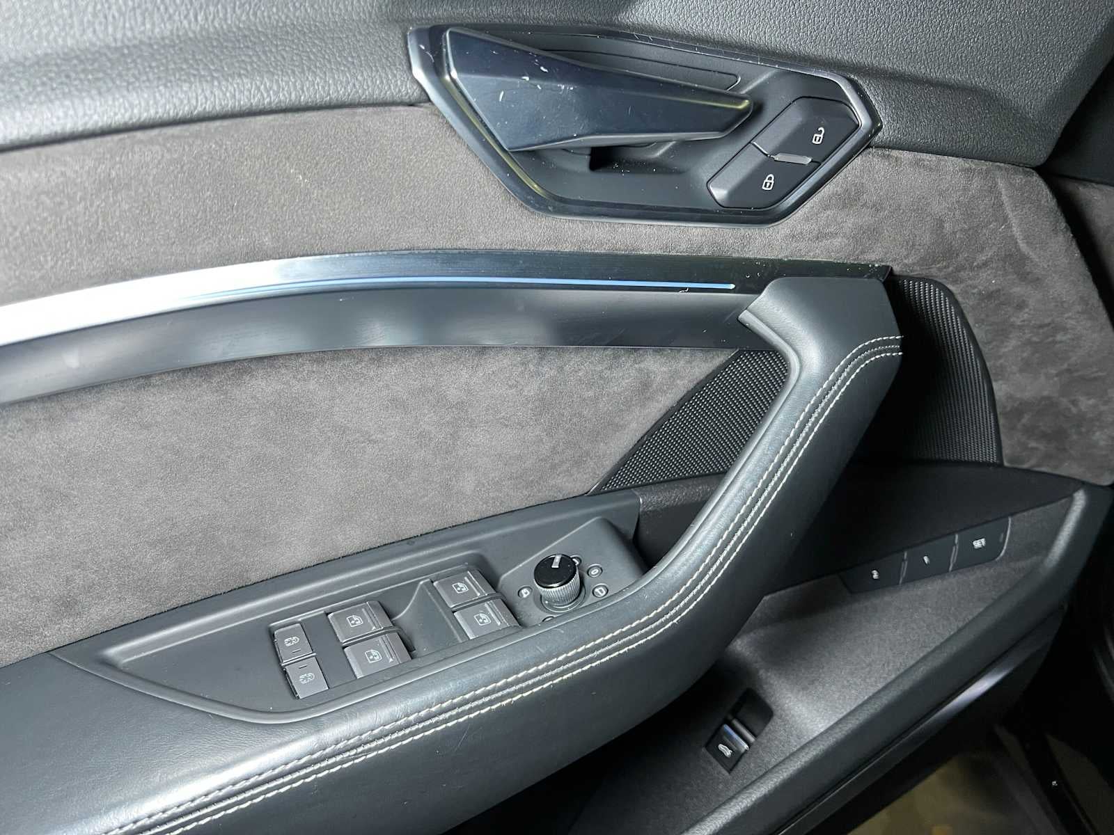 2019 Audi e-tron Prestige