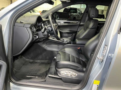 2022 Porsche Macan AWD