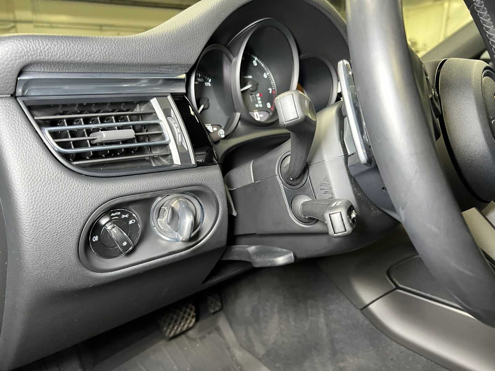 2022 Porsche Macan AWD