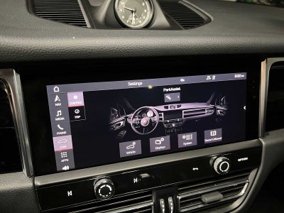 2024 Porsche Macan AWD