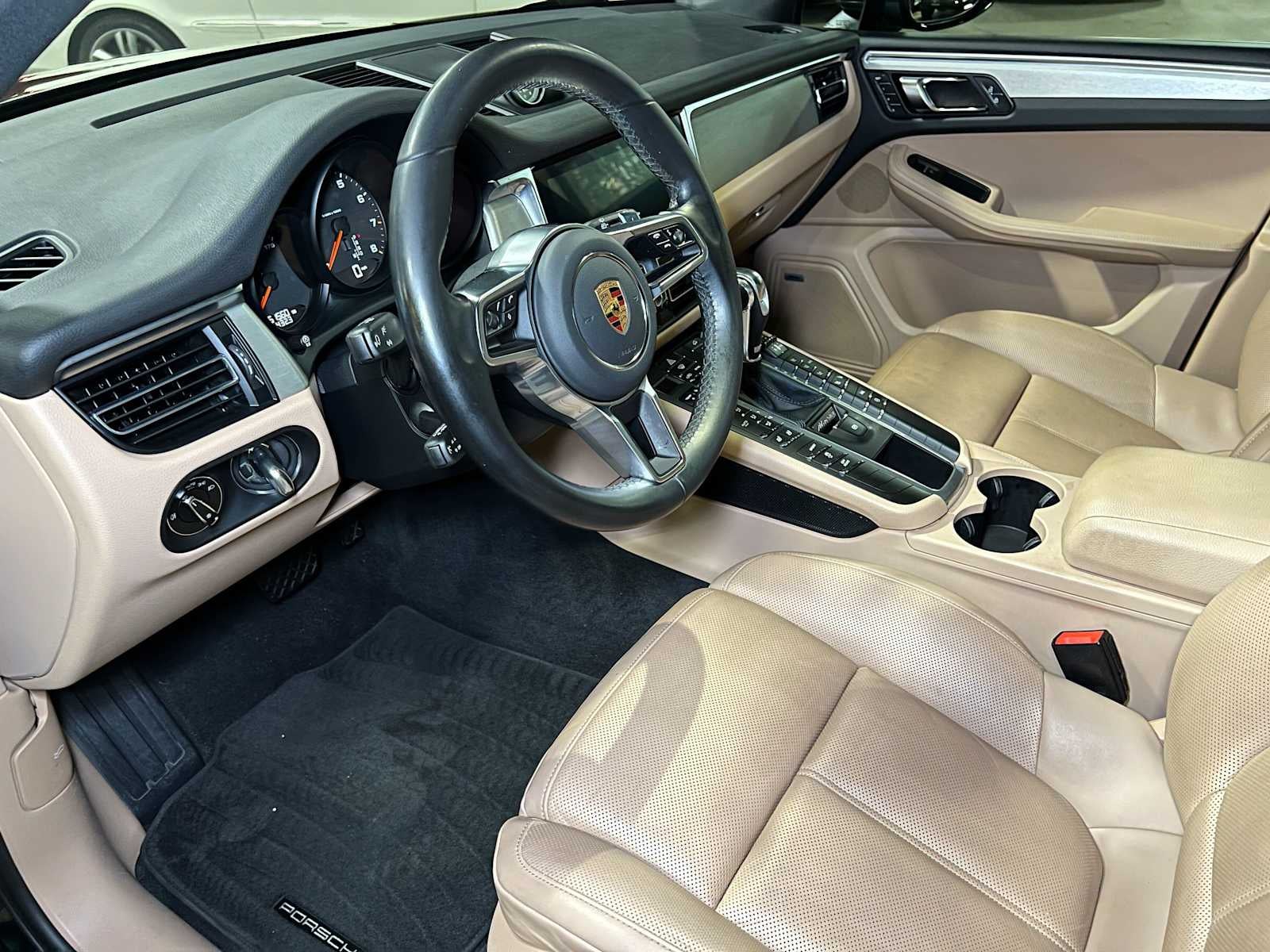 2021 Porsche Macan AWD