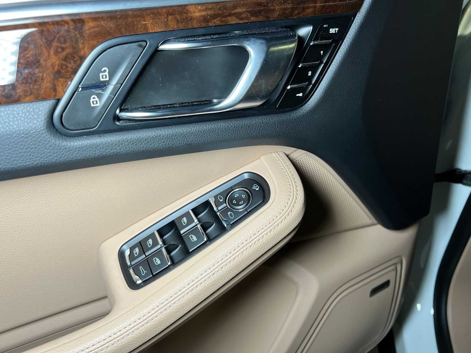 2025 Porsche Macan AWD