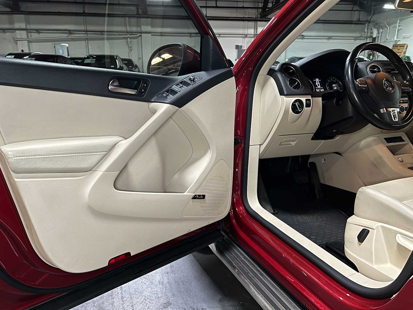2014 Volkswagen Tiguan SE