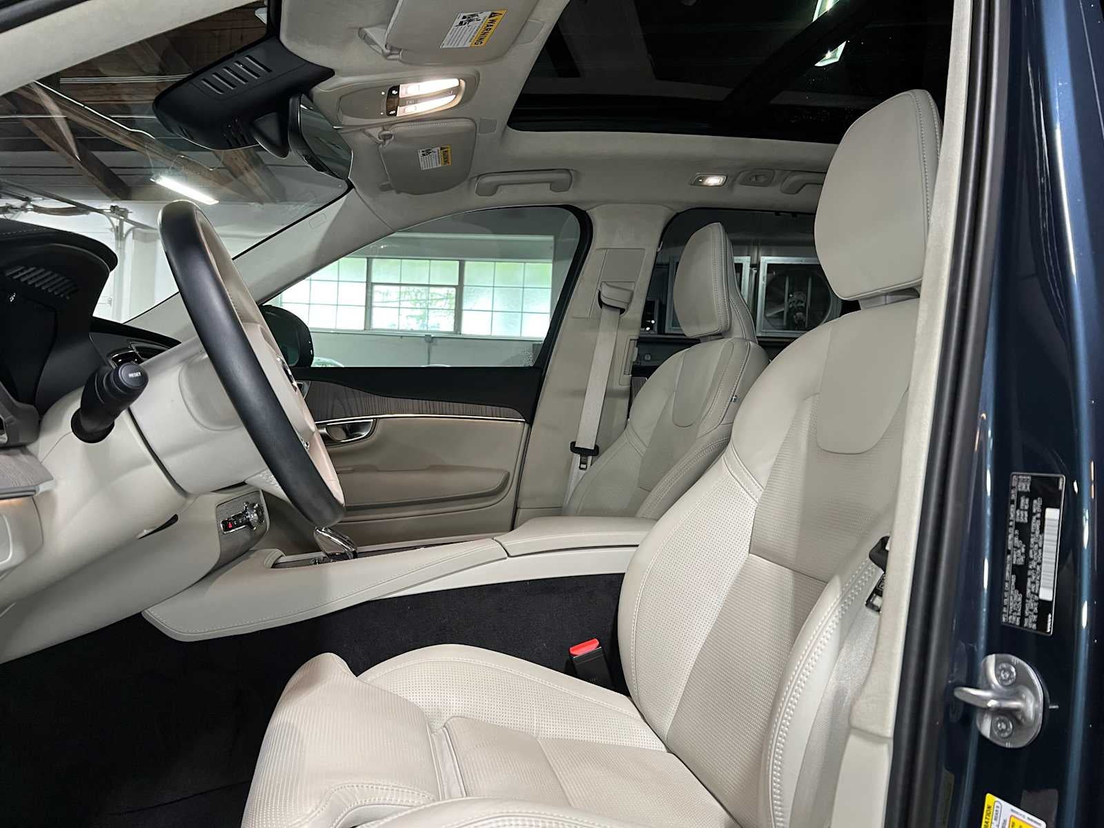 2024 Volvo XC90 Ultimate Bright Theme