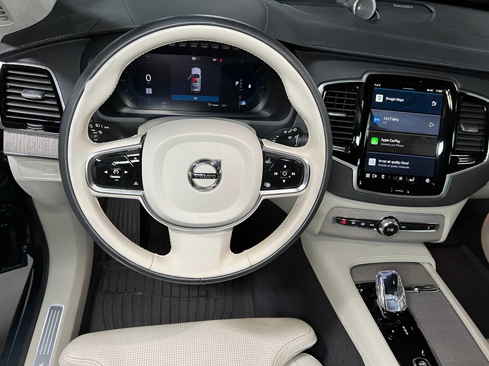 2024 Volvo XC90 Ultimate Bright Theme