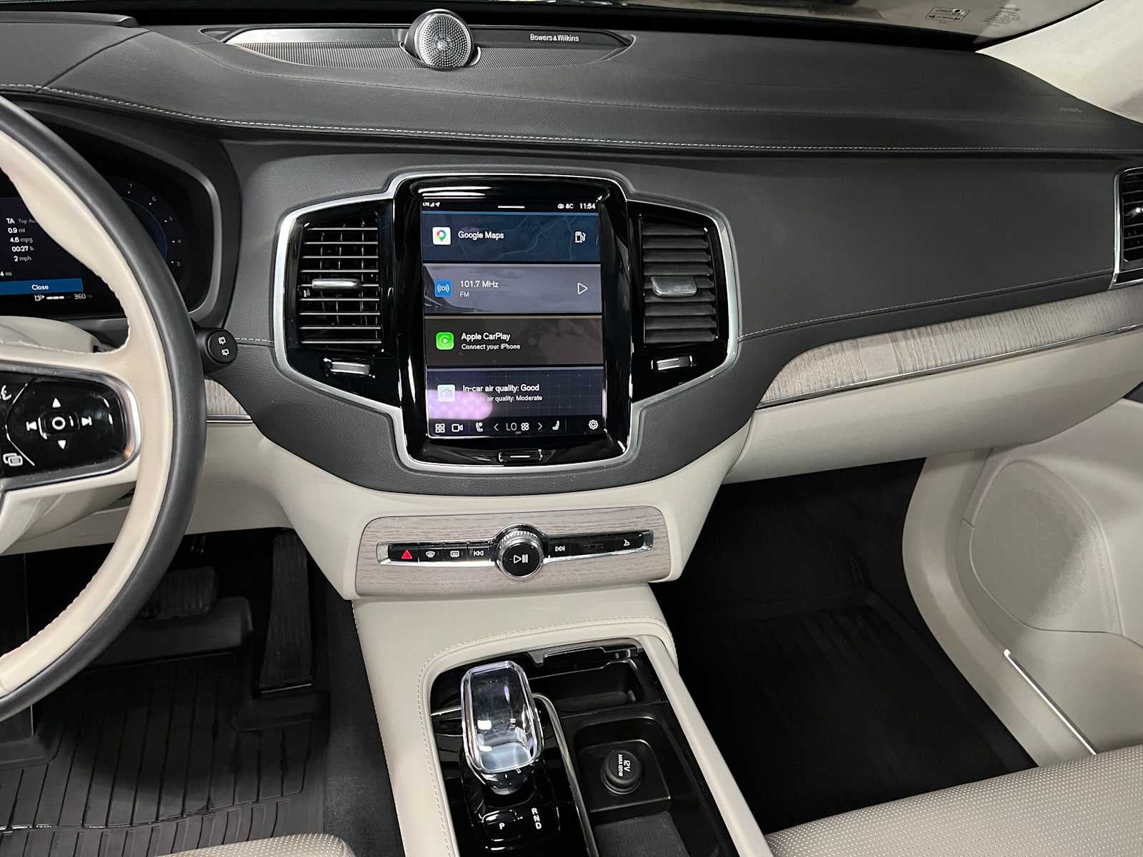 2024 Volvo XC90 Ultimate Bright Theme