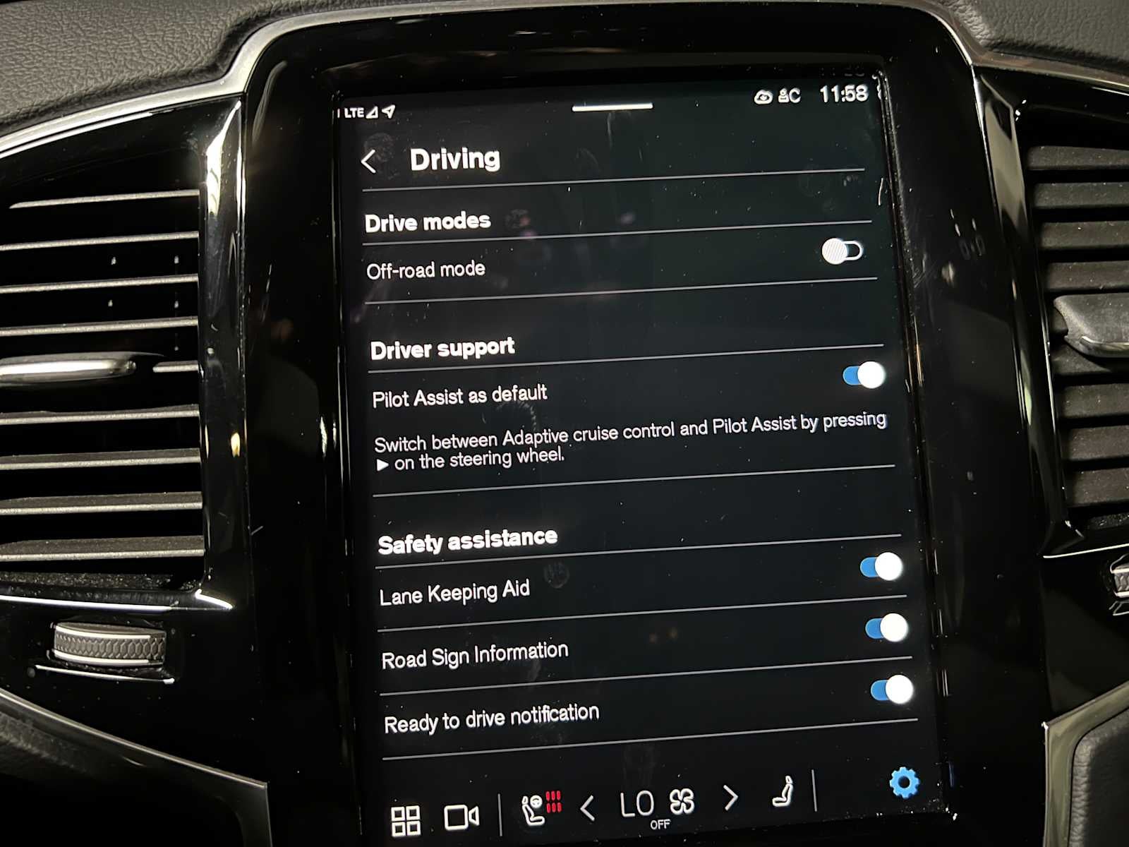 2024 Volvo XC90 Ultimate Bright Theme