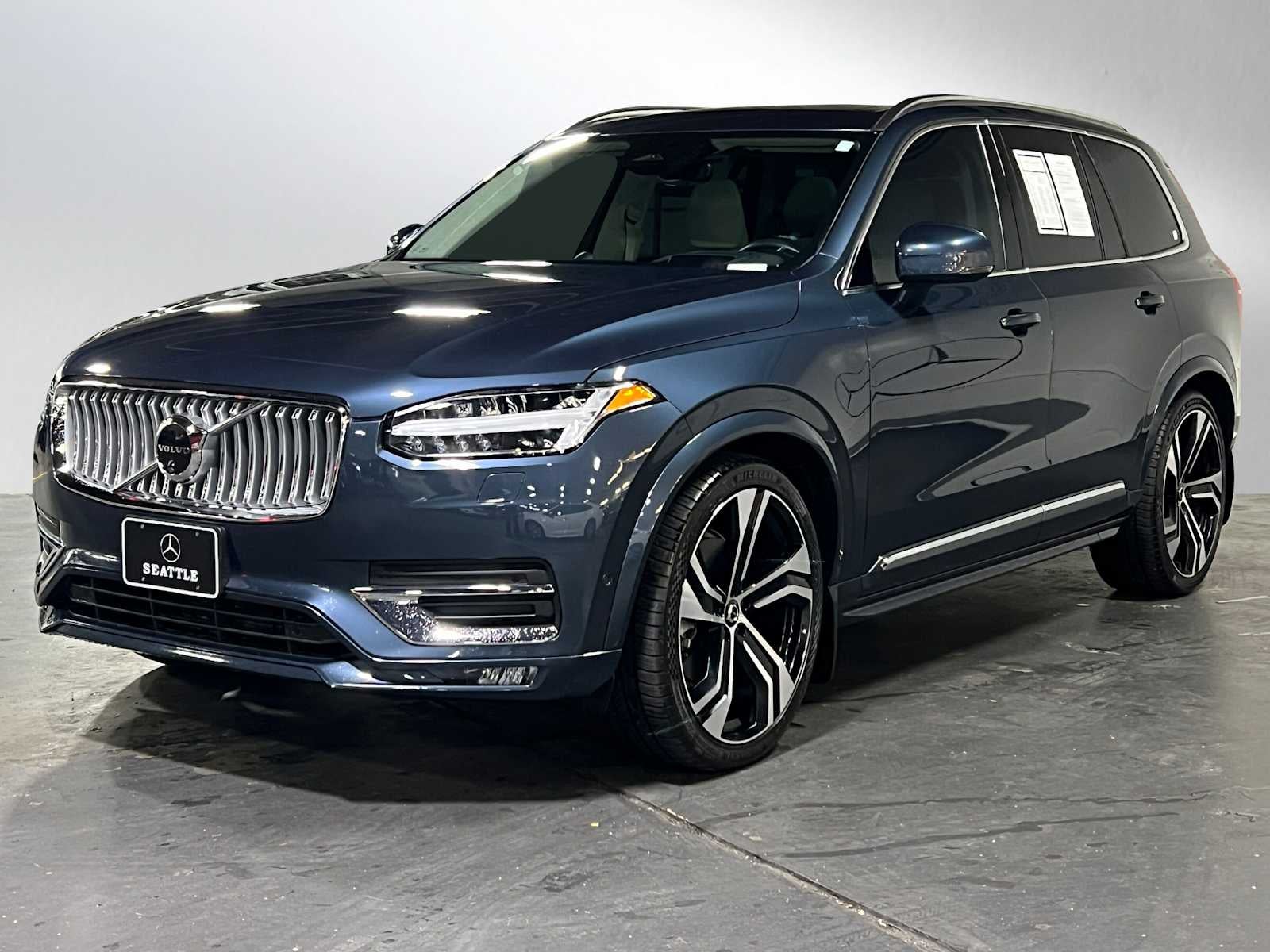 2024 Volvo XC90 Ultimate Bright Theme