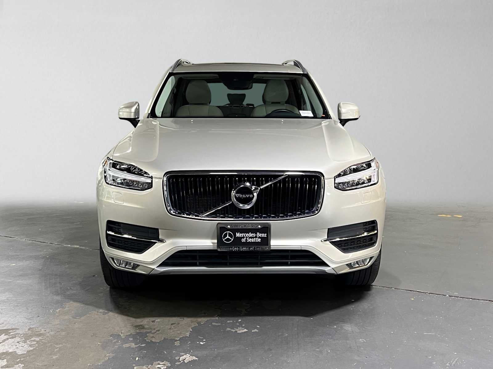 2016 Volvo XC90 T6 Momentum
