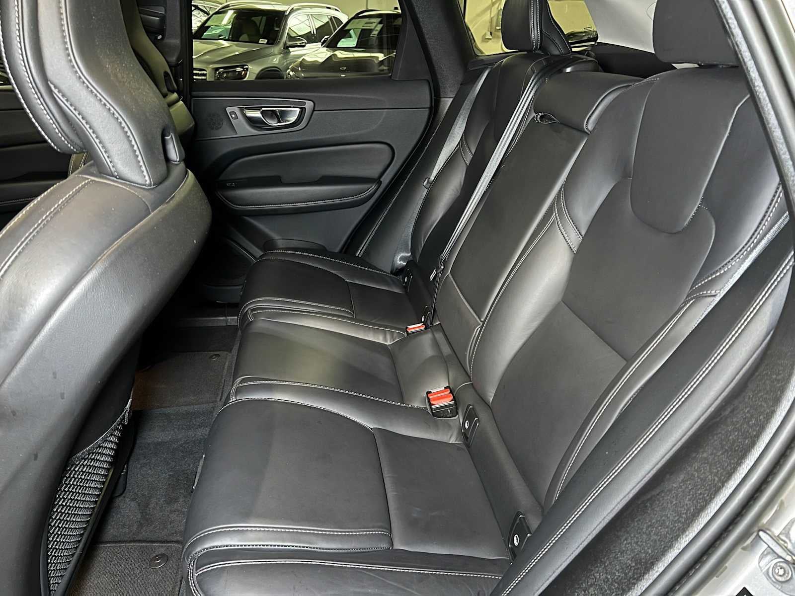 2023 Volvo XC60 Ultimate Dark Theme