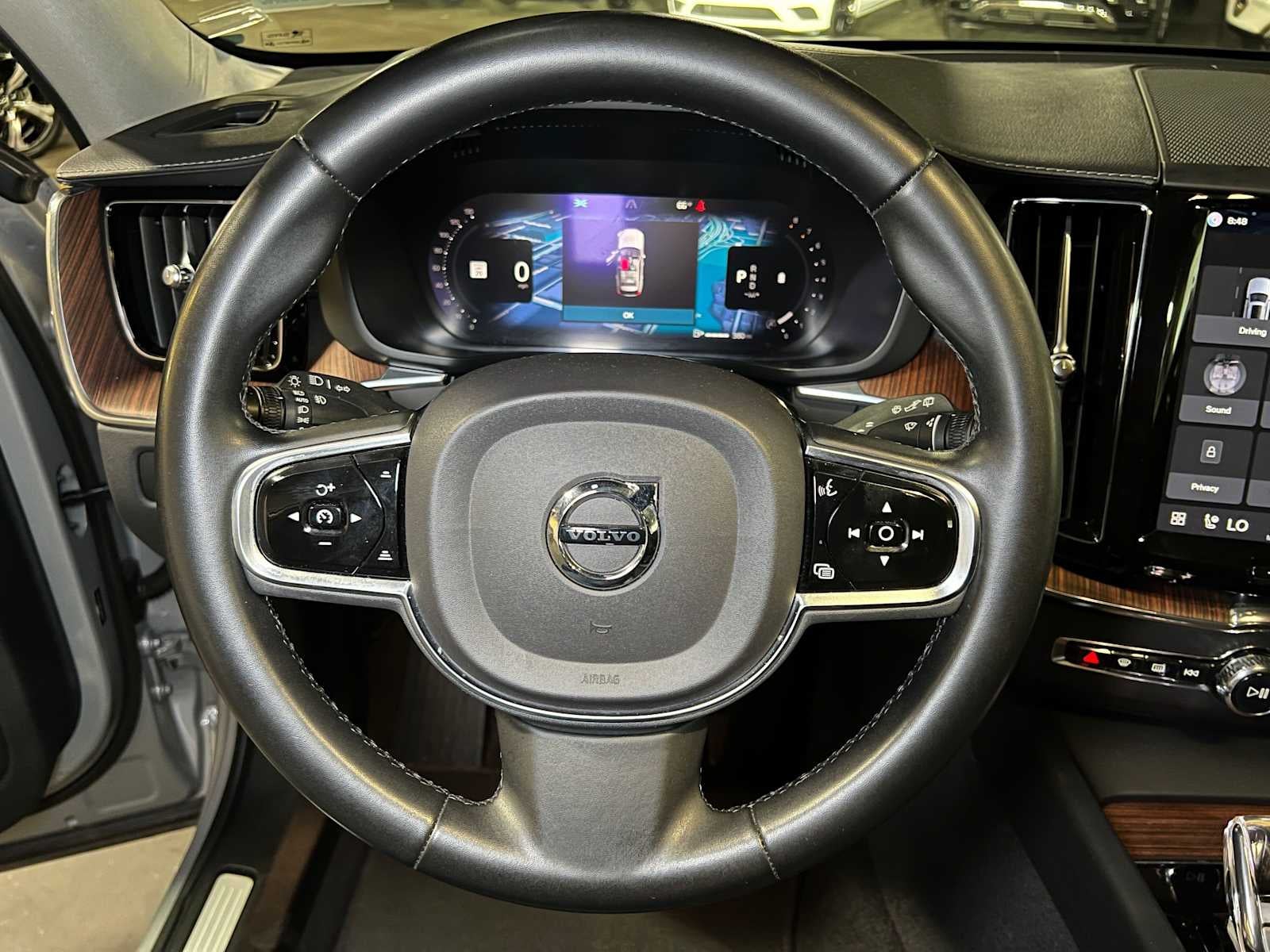 2023 Volvo XC60 Ultimate Dark Theme