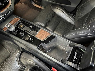 2023 Volvo XC60 Ultimate Dark Theme