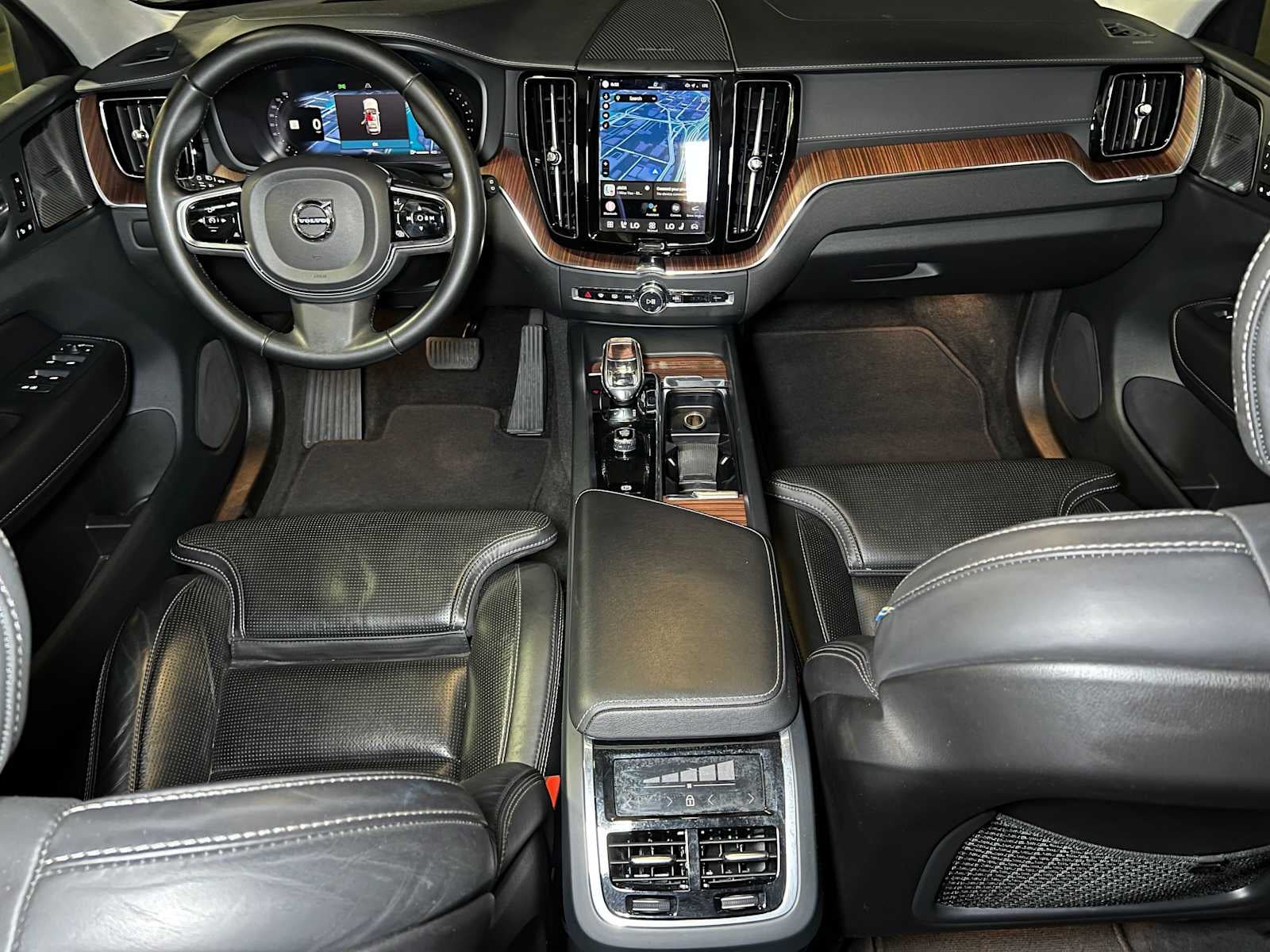 2023 Volvo XC60 Ultimate Dark Theme