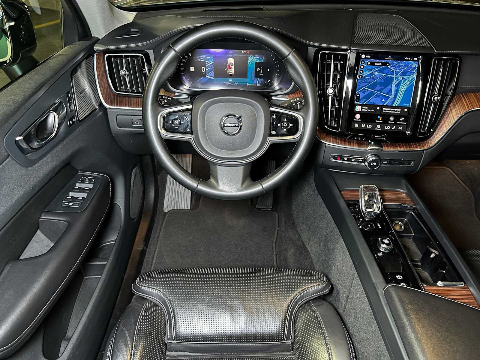 2023 Volvo XC60 Ultimate Dark Theme