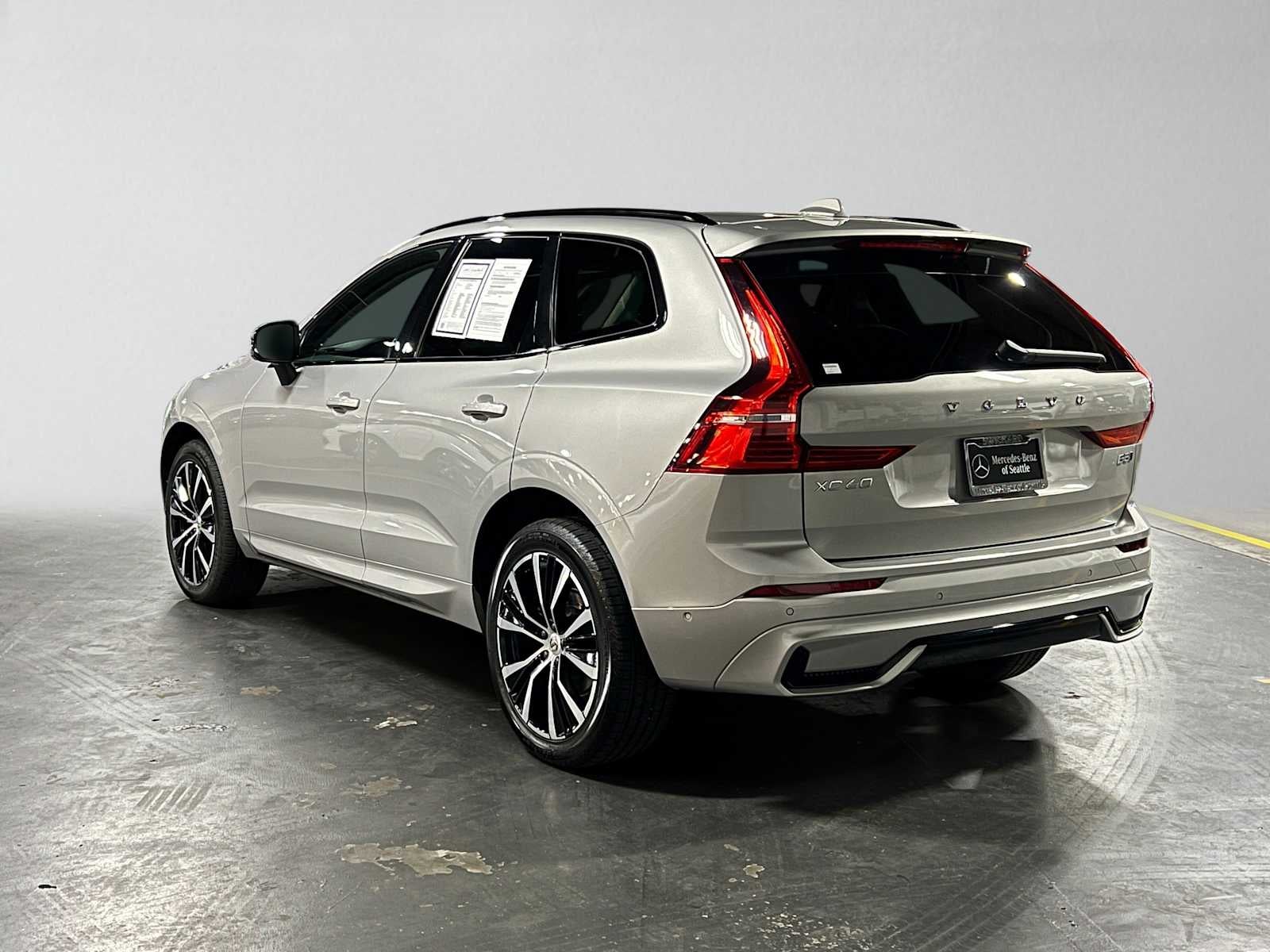 2023 Volvo XC60 Ultimate Dark Theme