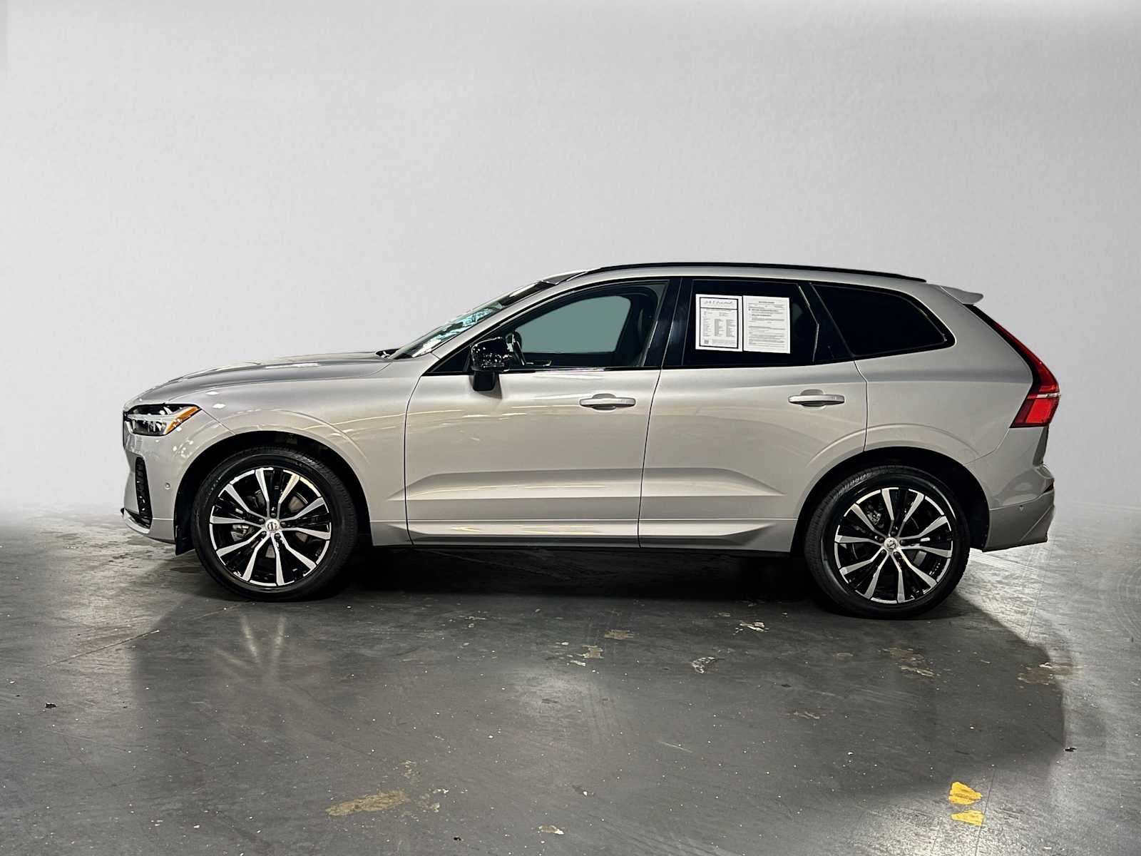 2023 Volvo XC60 Ultimate Dark Theme