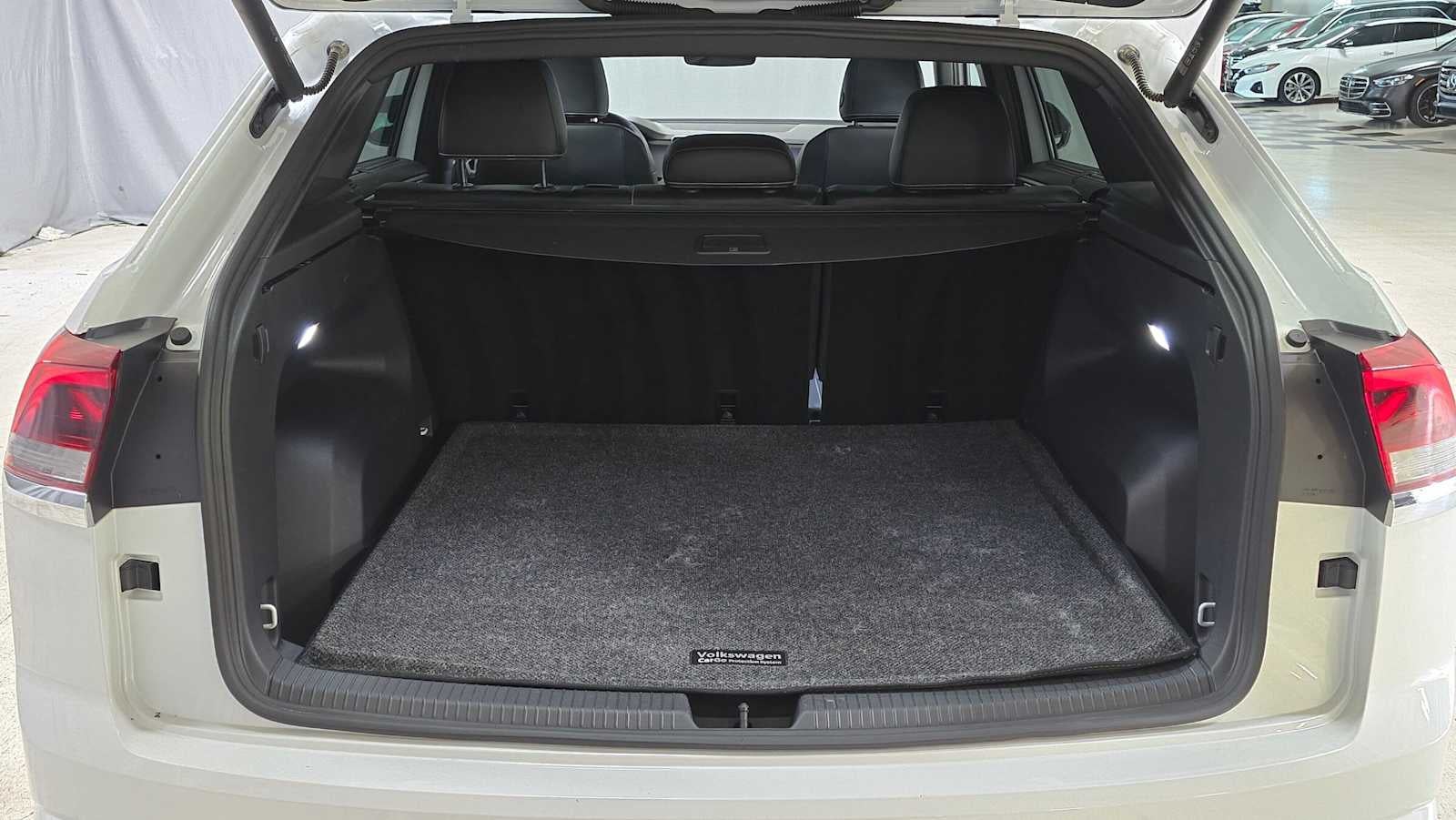 2024 Volkswagen Atlas Cross Sport 2.0T SEL R-Line
