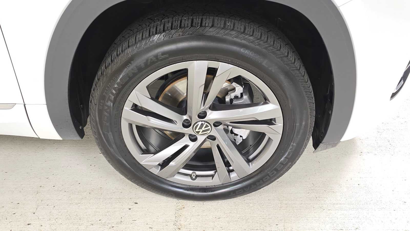 2024 Volkswagen Atlas Cross Sport 2.0T SEL R-Line