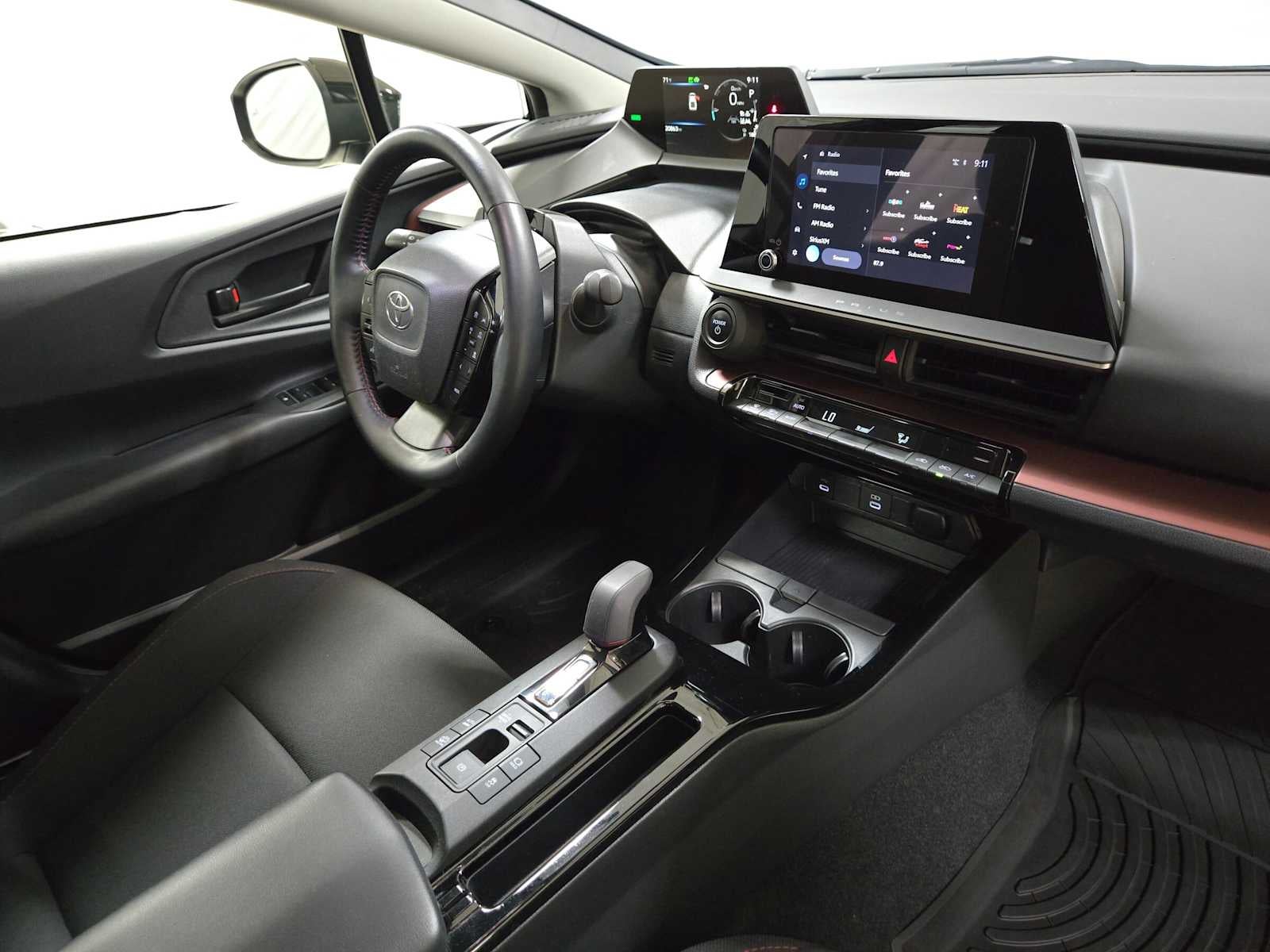 2025 Toyota Prius Plug-In Hybrid SE