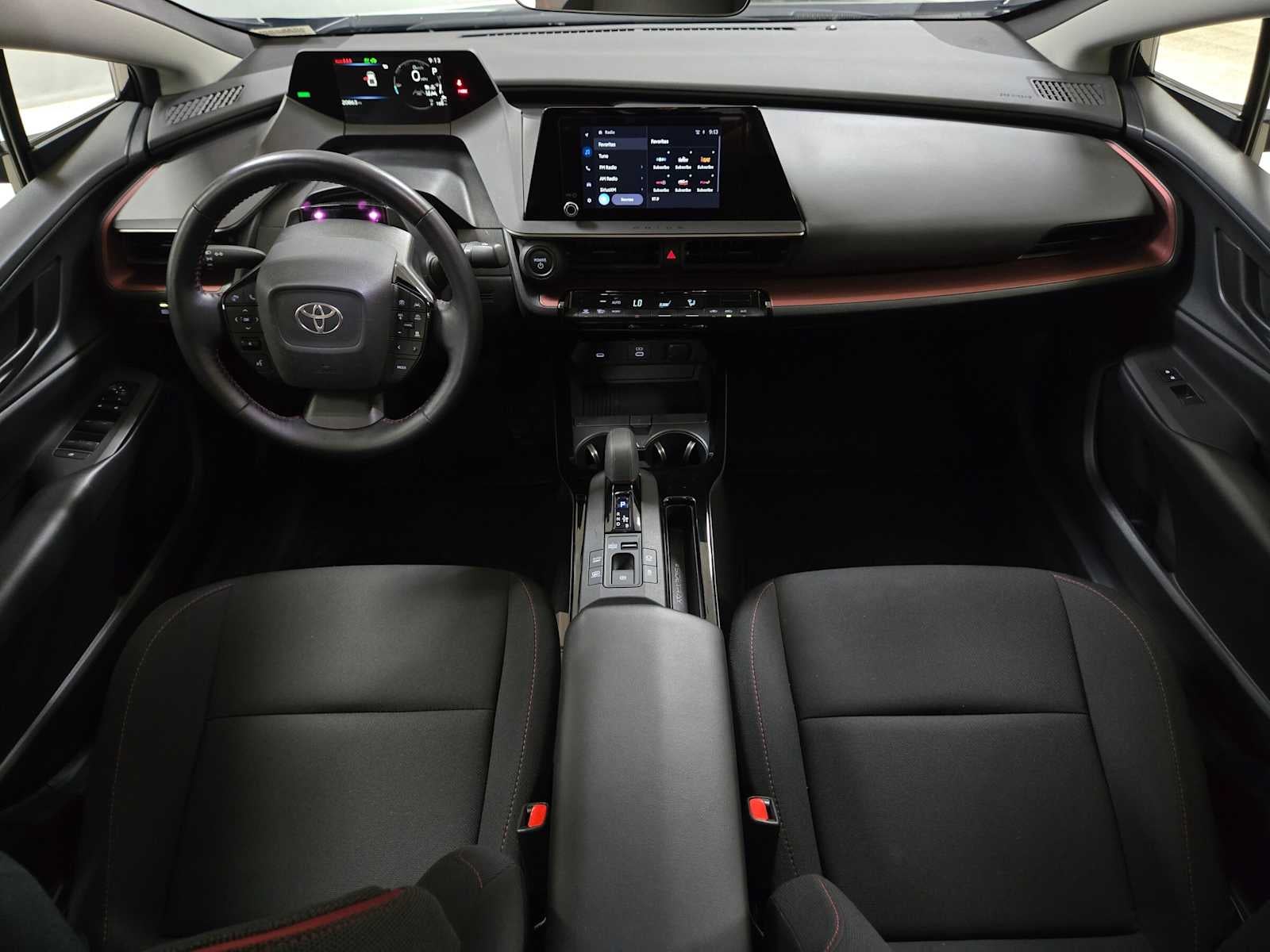 2025 Toyota Prius Plug-In Hybrid SE
