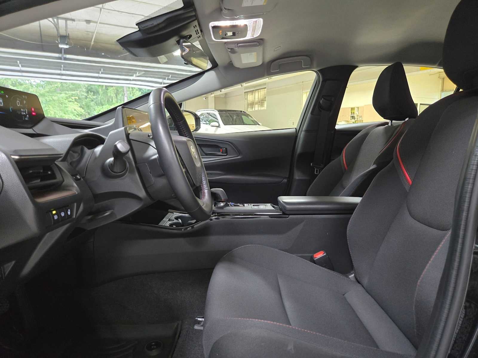 2025 Toyota Prius Plug-In Hybrid SE