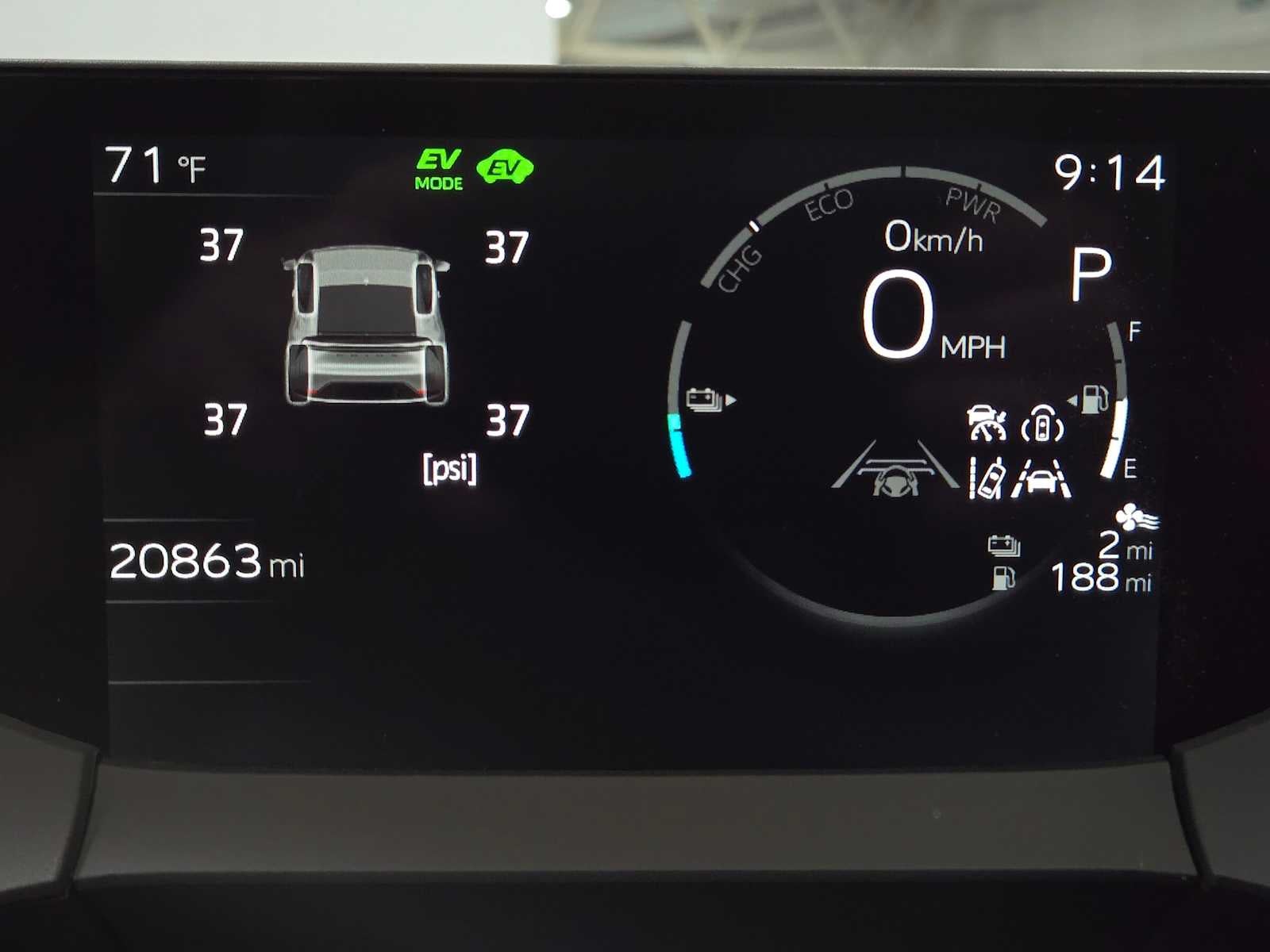 2025 Toyota Prius Plug-In Hybrid SE