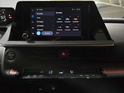 2025 Toyota Prius Plug-In Hybrid SE