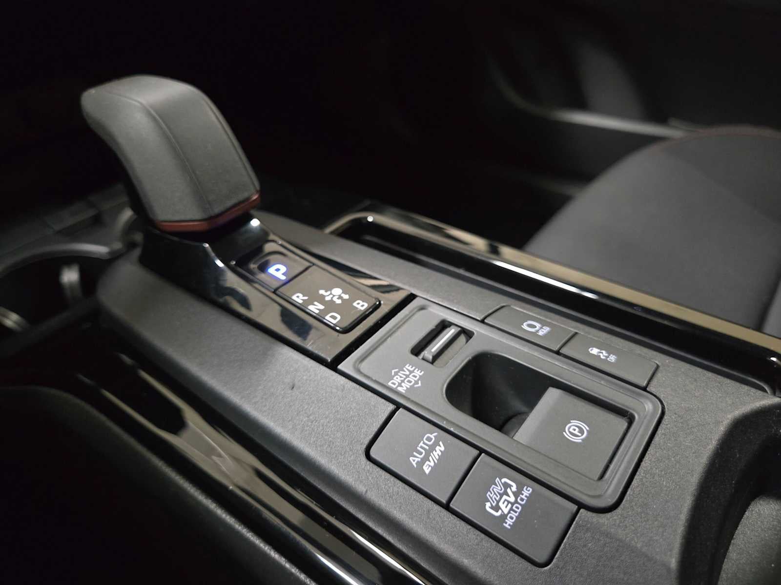 2025 Toyota Prius Plug-In Hybrid SE