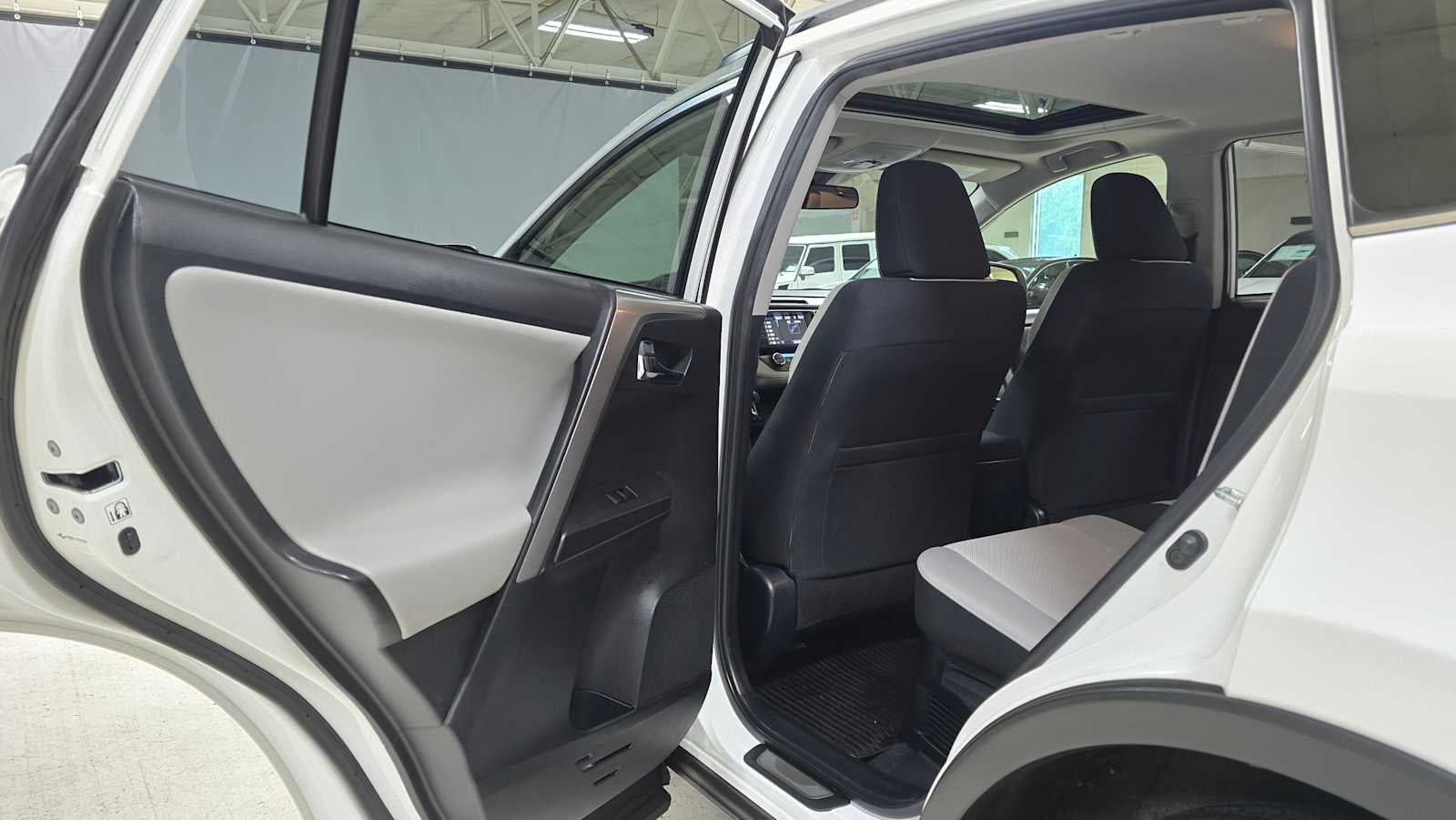 2017 Toyota RAV4 Hybrid XLE