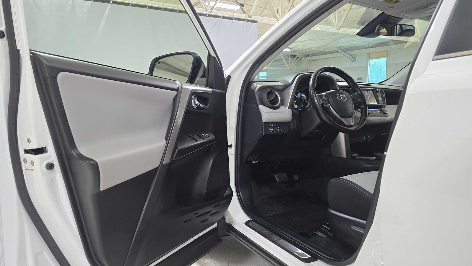 2017 Toyota RAV4 Hybrid XLE