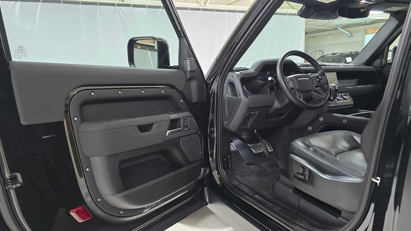 2023 Land Rover Defender X-Dynamic SE