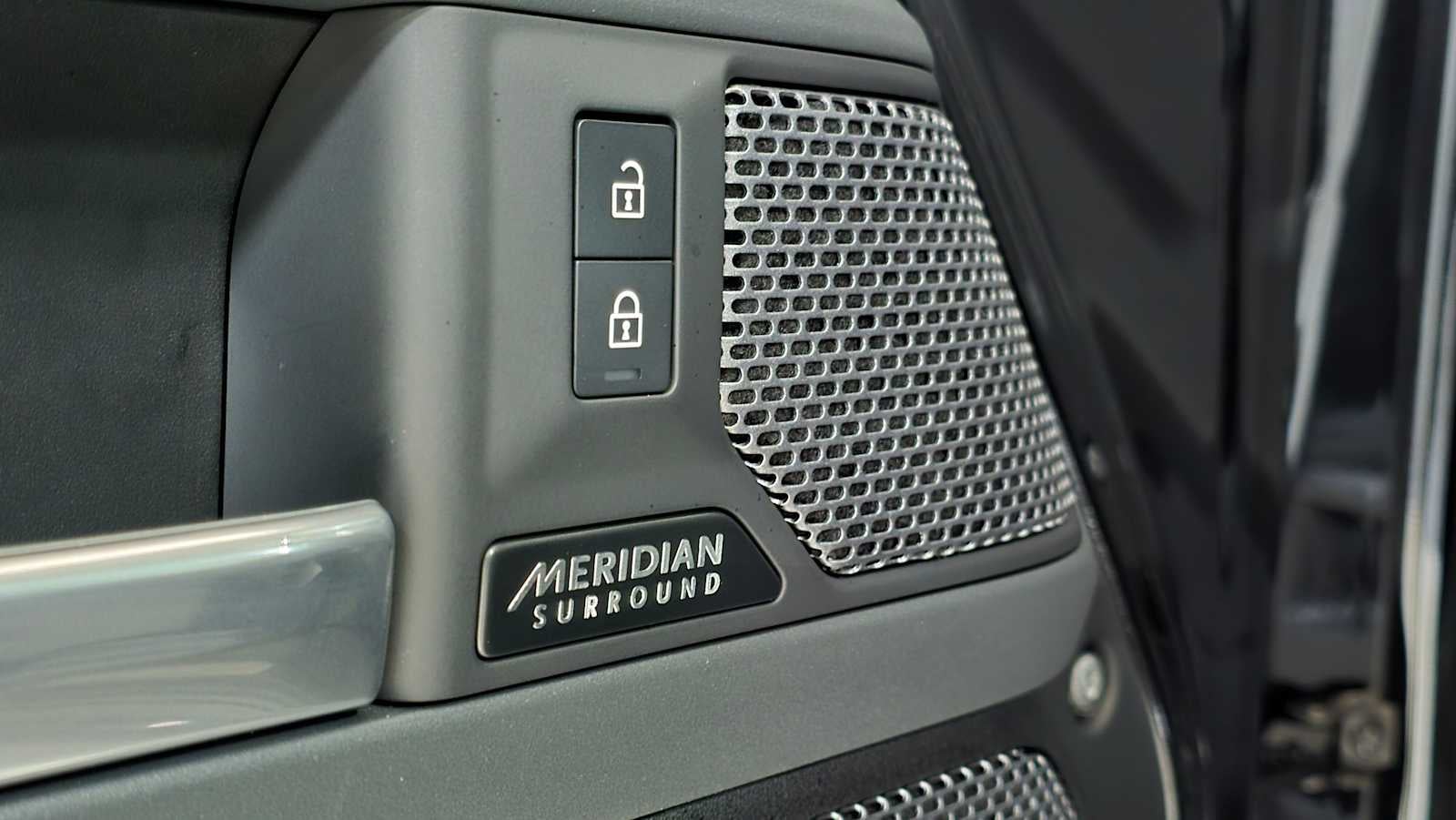 2023 Land Rover Defender X-Dynamic SE