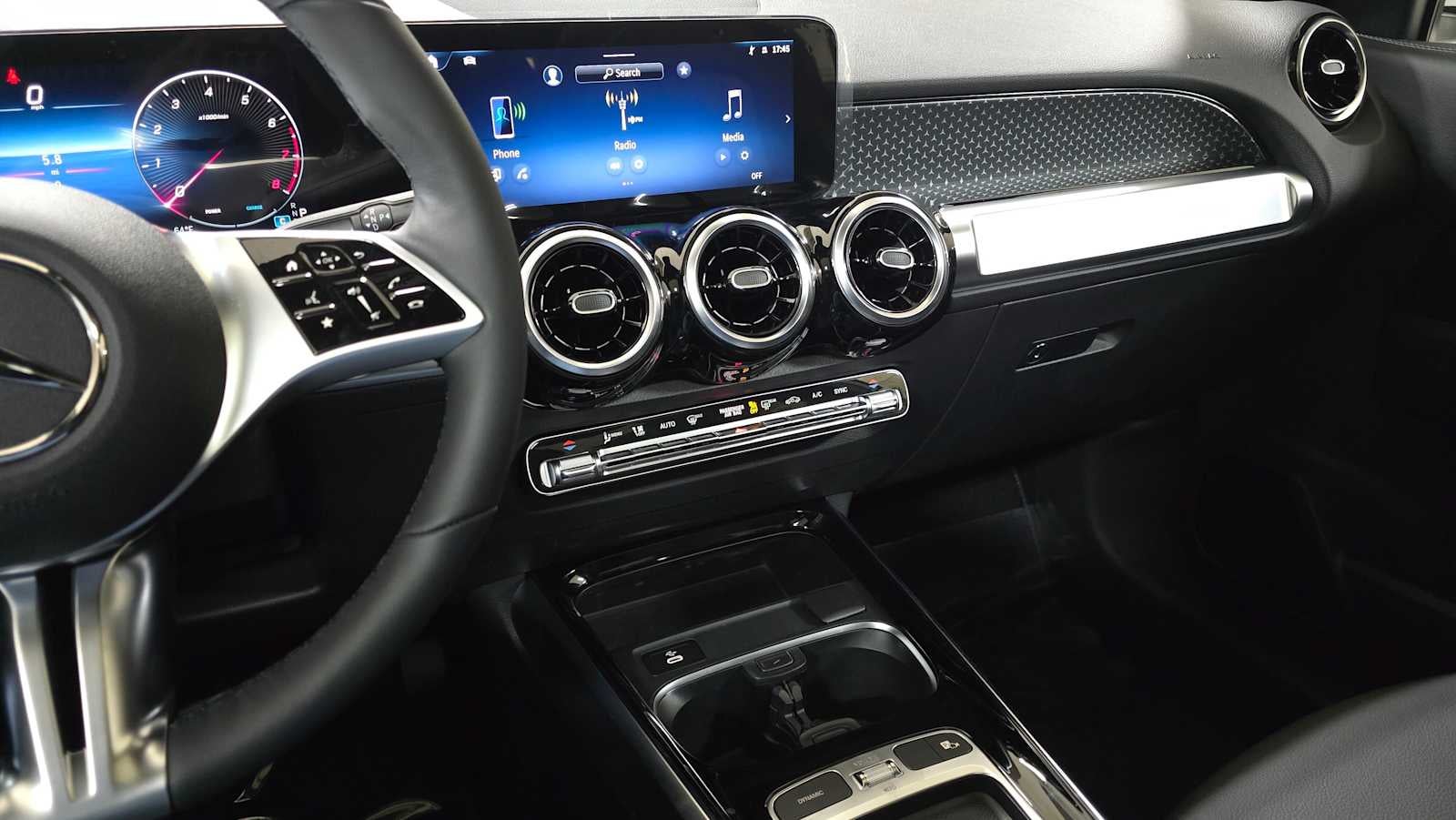 2026 Mercedes-Benz GLB 250 4MATIC® SUV